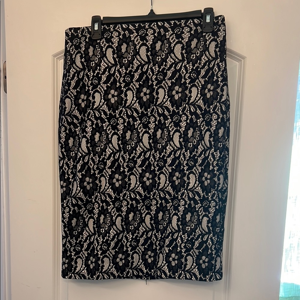 Worthington Black and White Pencil Skirt Knee-Length Cocktail